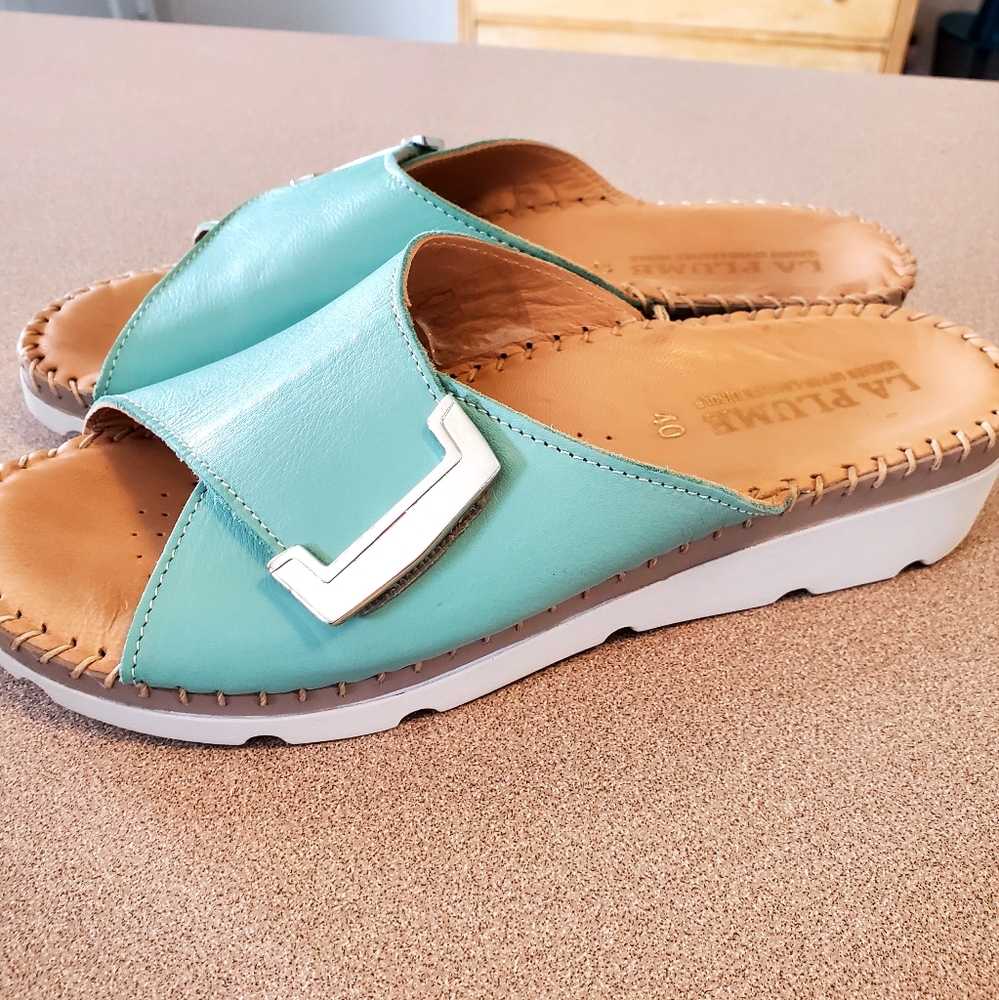 Women's La Plume Aqua Leather Slide Sandals! Like new.